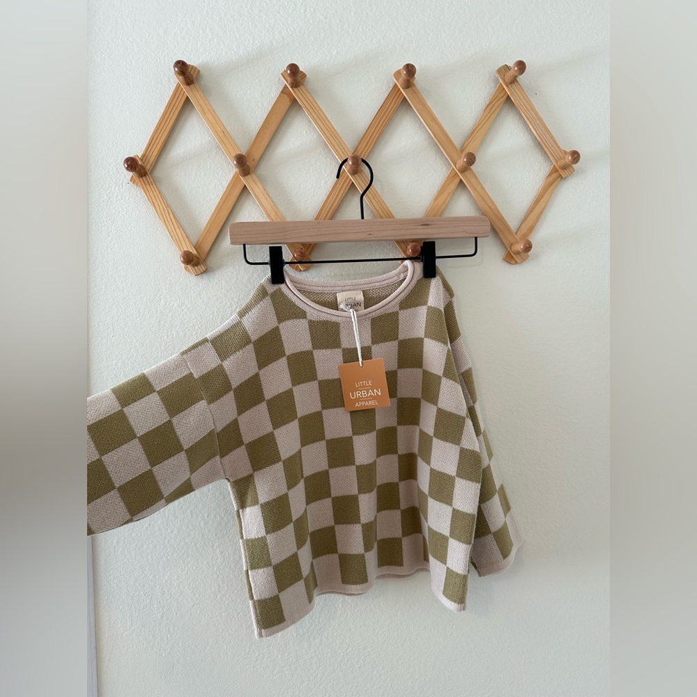 4/5 | Little Urban Apparel sweater